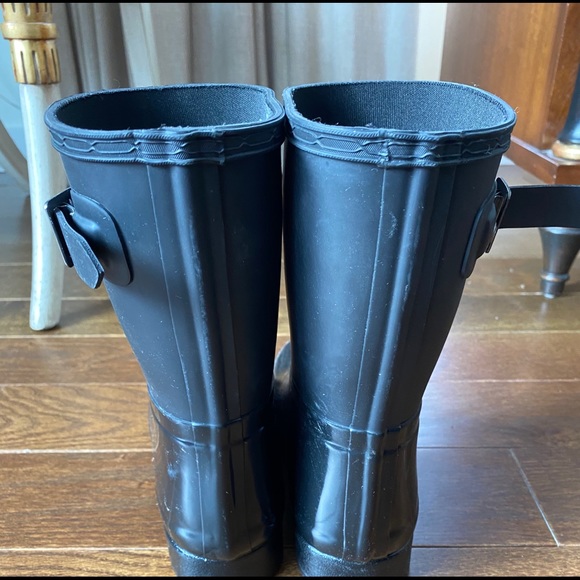 Never Worn Glossy Black Hunter Boot - Picture 2 of 8